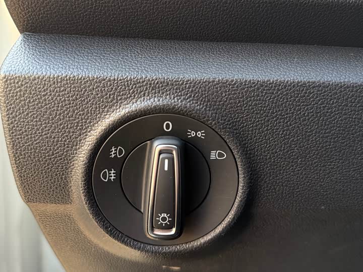 Фото 13 - Volkswagen T-Roc