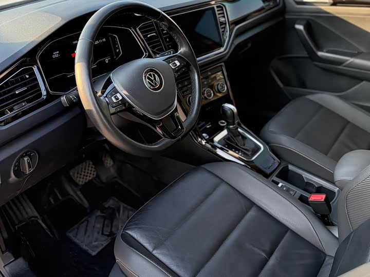 Фото 15 - Volkswagen T-Roc