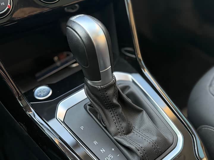 Фото 17 - Volkswagen T-Roc