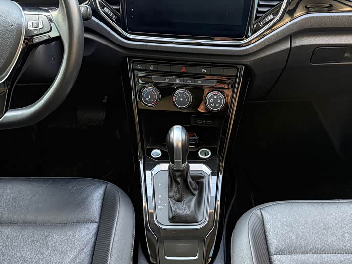 Фото 19 - Volkswagen T-Roc