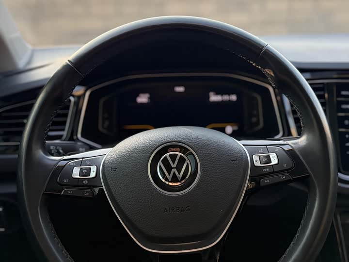 Фото 20 - Volkswagen T-Roc