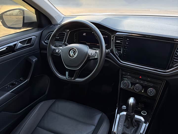 Фото 21 - Volkswagen T-Roc