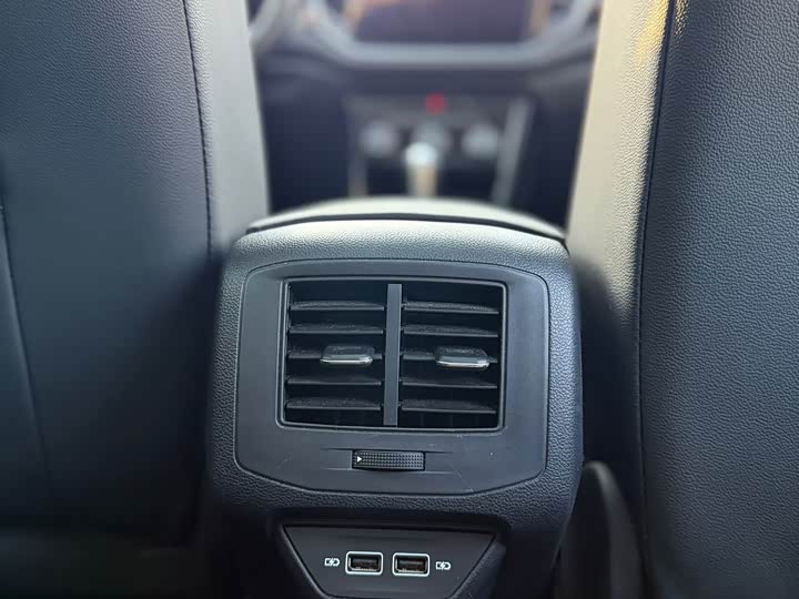 Фото 34 - Volkswagen T-Roc