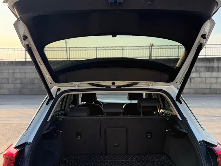 Фото 7 - Volkswagen T-Roc