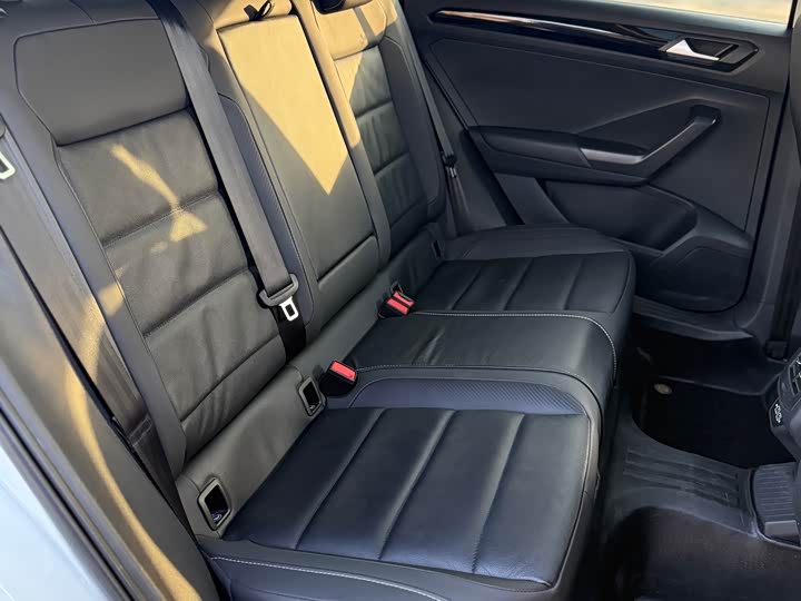 Фото 8 - Volkswagen T-Roc