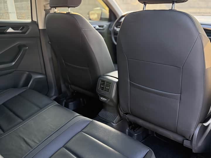 Фото 9 - Volkswagen T-Roc