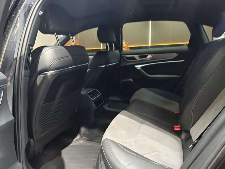 Фото 5 - Audi A6L