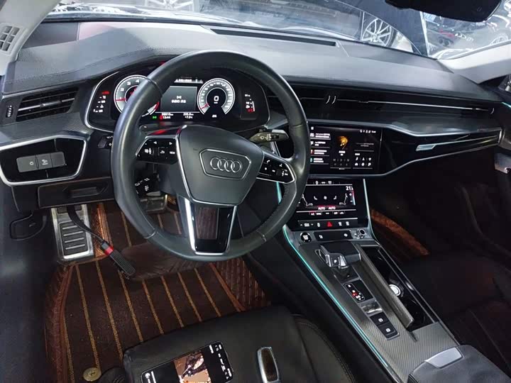 Фото 10 - Audi A6L
