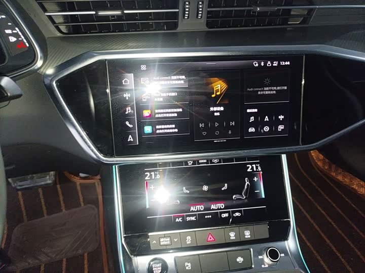 Фото 13 - Audi A6L