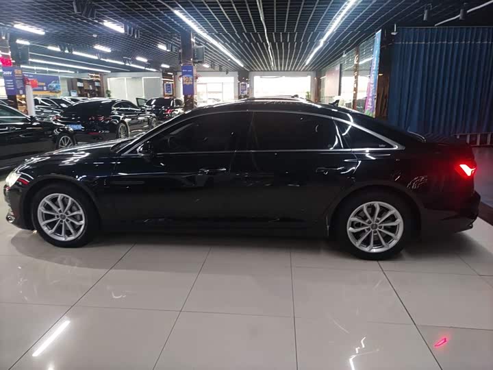 Фото 5 - Audi A6L