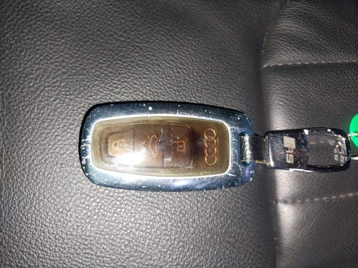 Фото 9 - Audi A6L