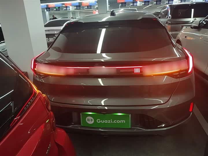 Фото 6 - Zeekr 001