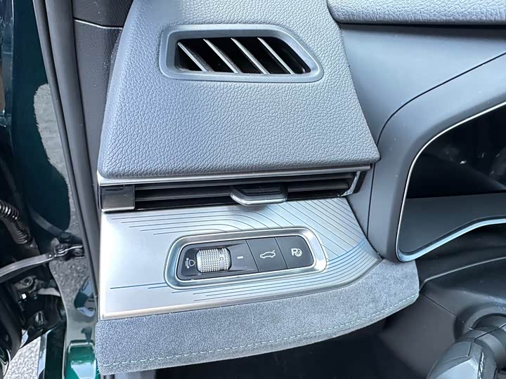 Фото 8 - Geely Preface