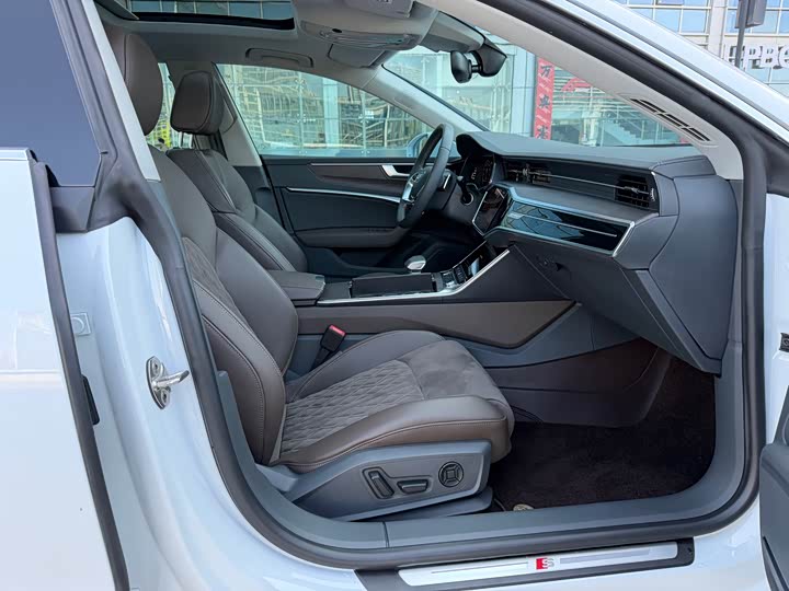 Фото 14 - Audi A7L