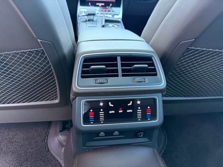 Фото 16 - Audi A7L