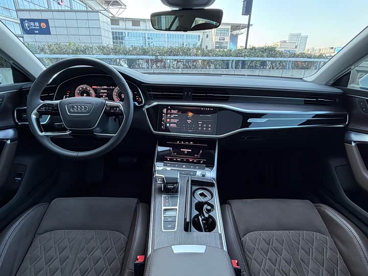 Фото 17 - Audi A7L