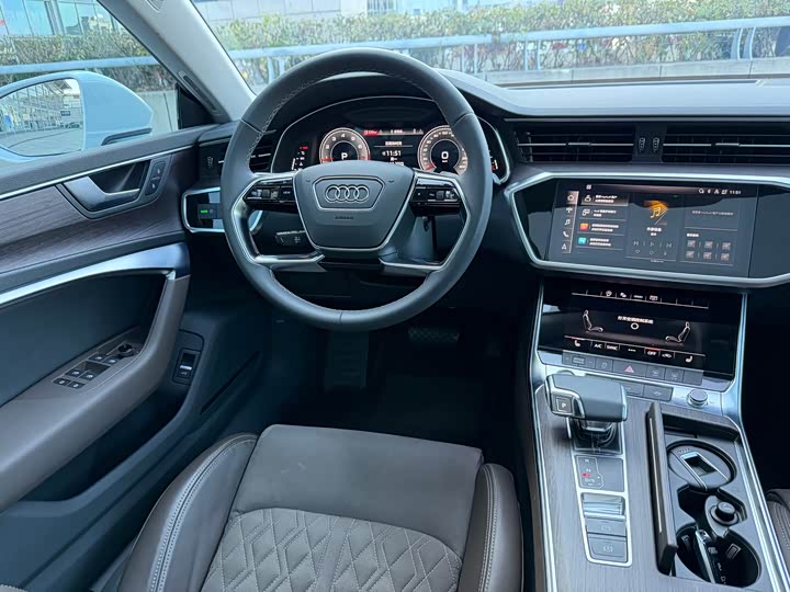 Фото 18 - Audi A7L