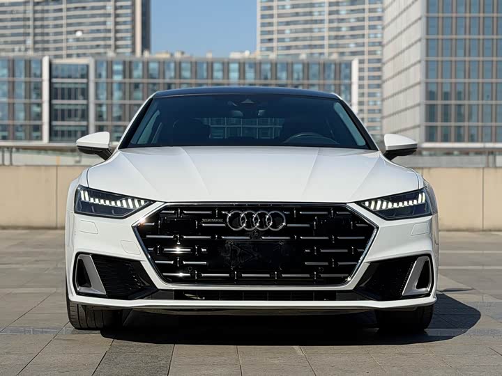 Фото 2 - Audi A7L