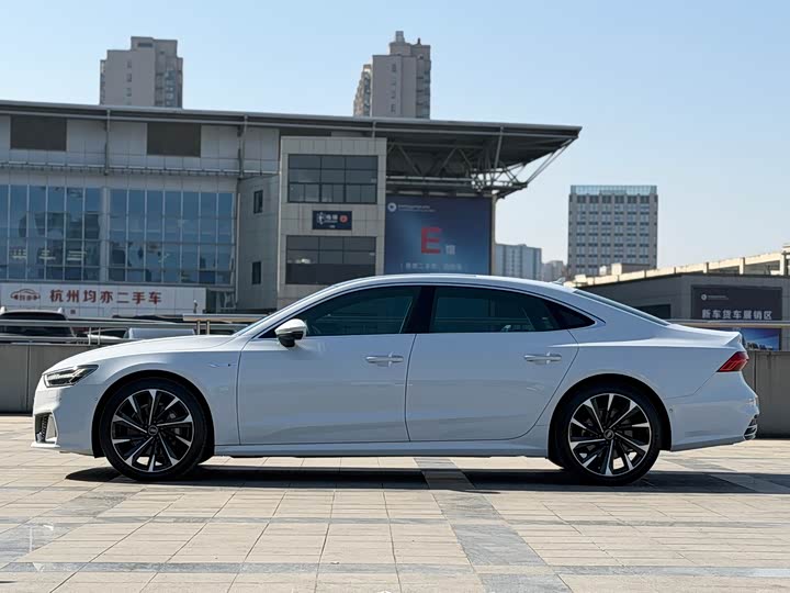 Фото 3 - Audi A7L