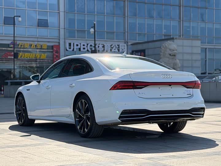 Фото 4 - Audi A7L