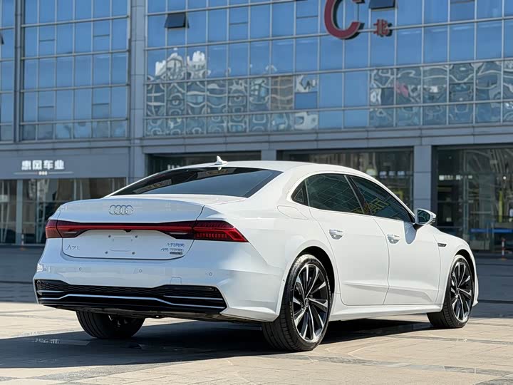 Фото 7 - Audi A7L