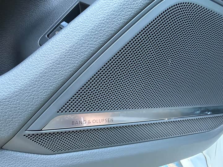 Фото 9 - Audi A7L