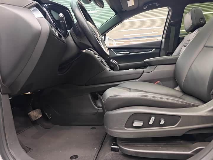 Фото 16 - Cadillac XT5