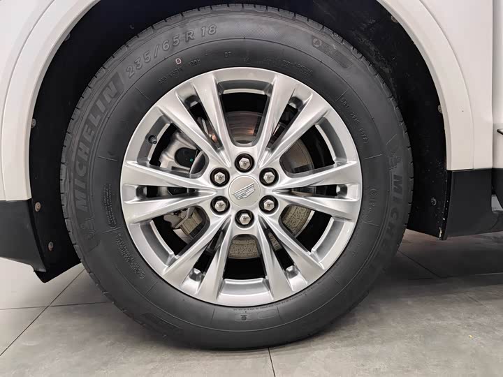 Фото 6 - Cadillac XT5