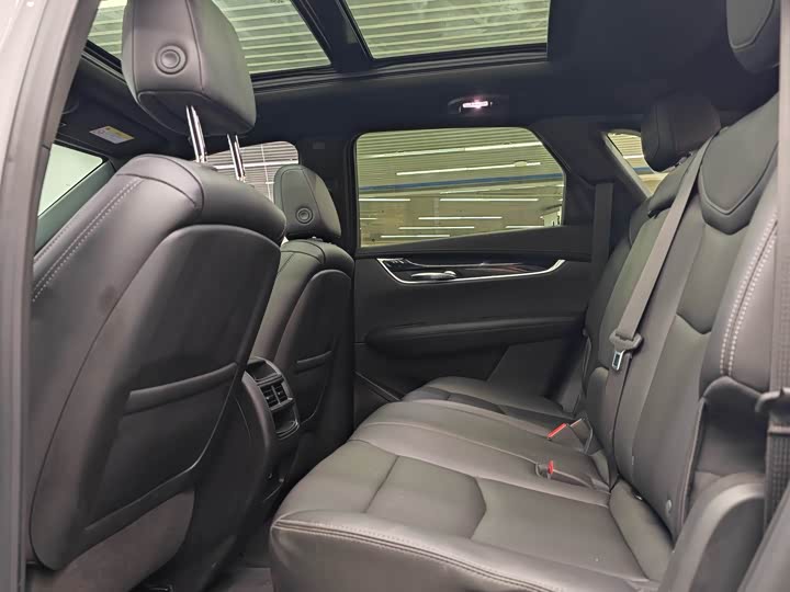 Фото 8 - Cadillac XT5