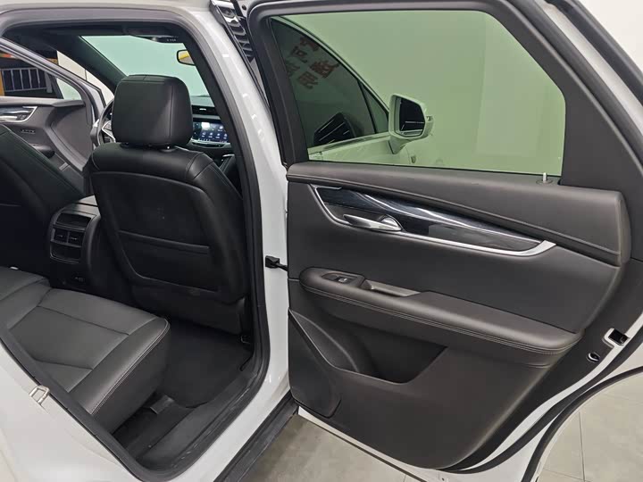 Фото 9 - Cadillac XT5