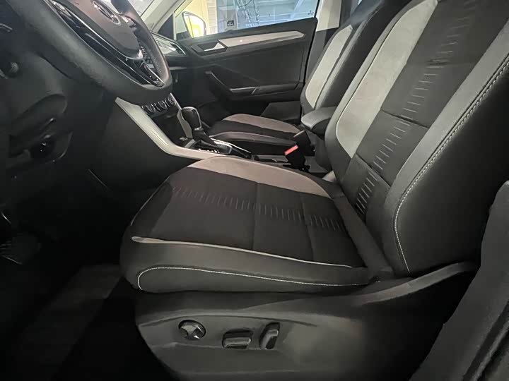 Фото 11 - Volkswagen T-Roc