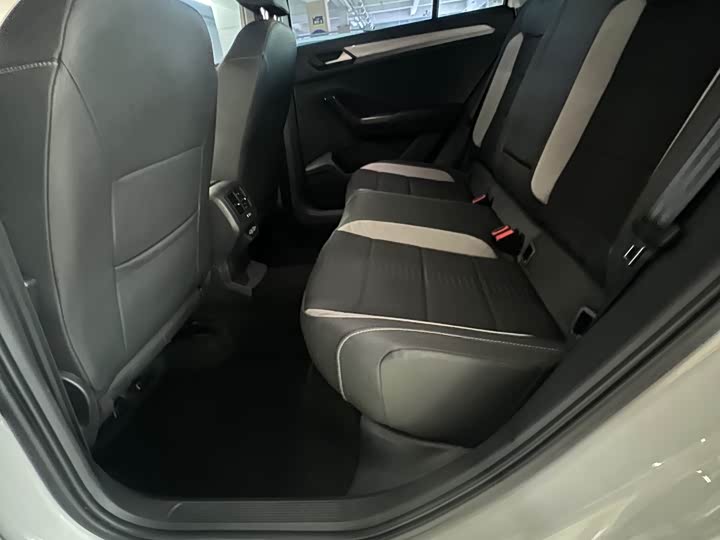 Фото 12 - Volkswagen T-Roc