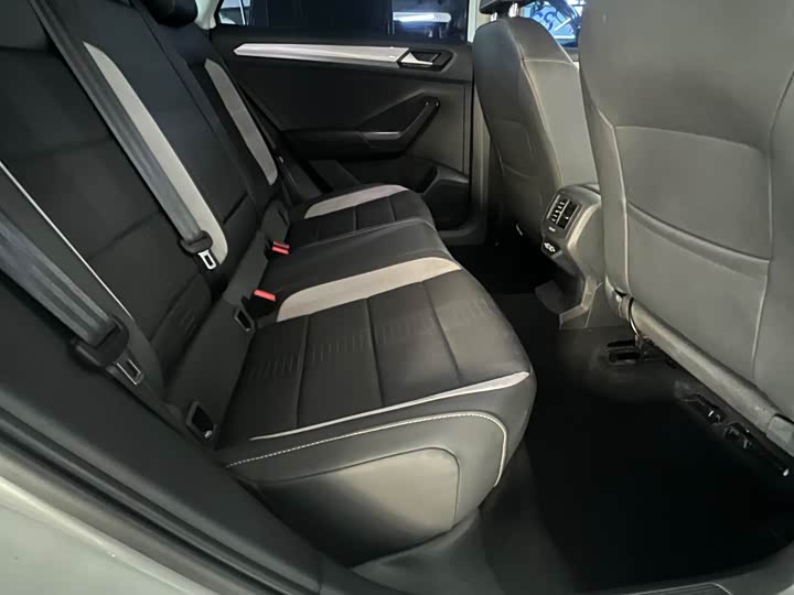 Фото 13 - Volkswagen T-Roc