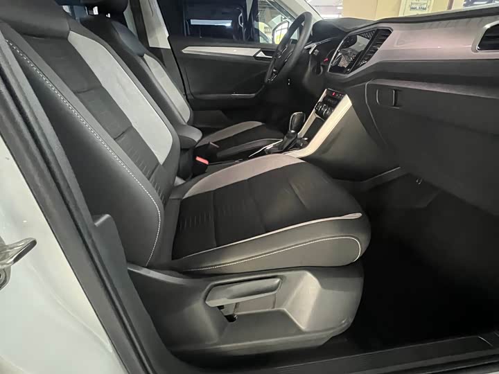 Фото 14 - Volkswagen T-Roc