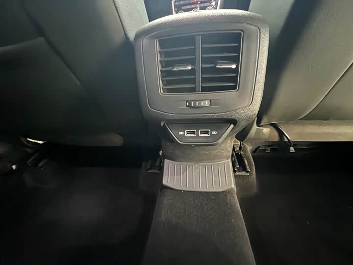 Фото 15 - Volkswagen T-Roc