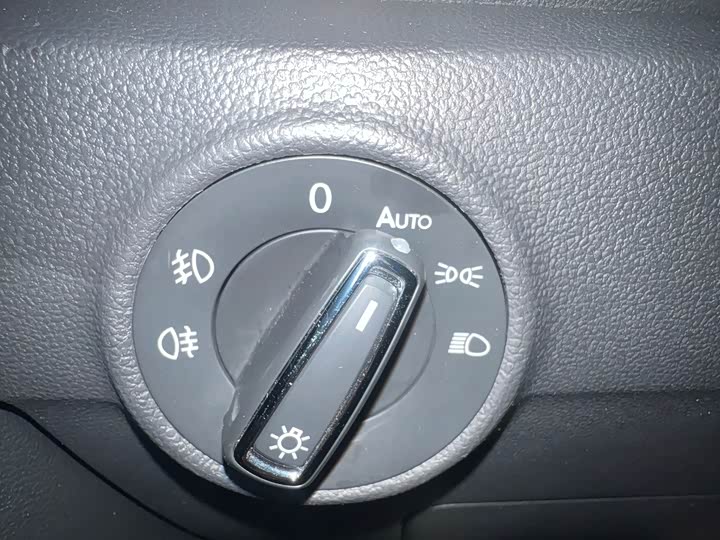 Фото 19 - Volkswagen T-Roc