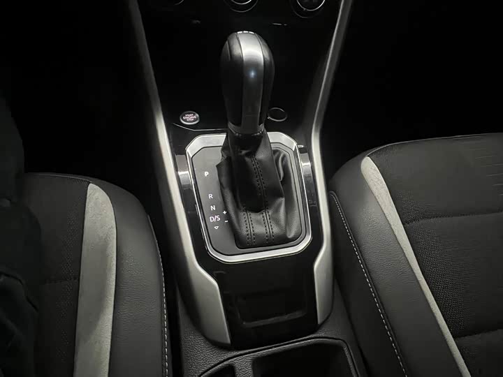 Фото 22 - Volkswagen T-Roc