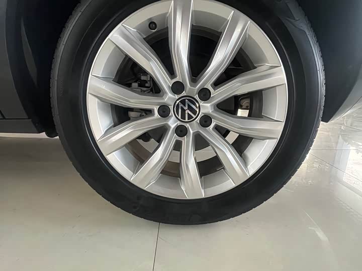 Фото 23 - Volkswagen T-Roc