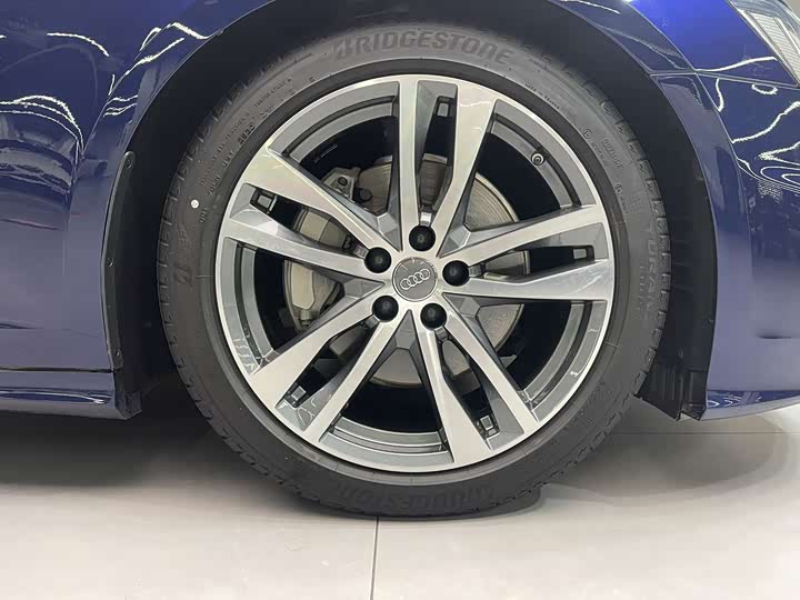 Фото 10 - Audi A6