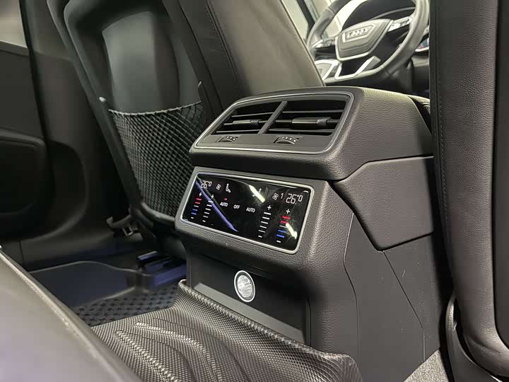 Фото 17 - Audi A6