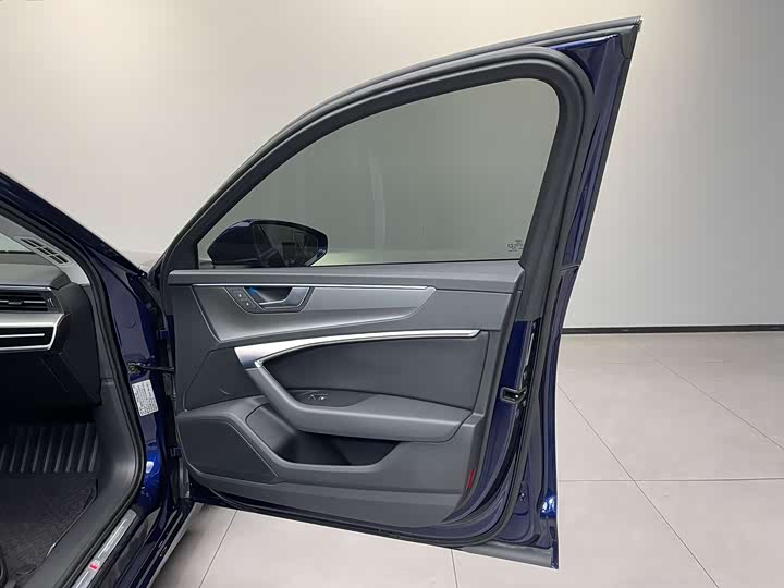 Фото 18 - Audi A6