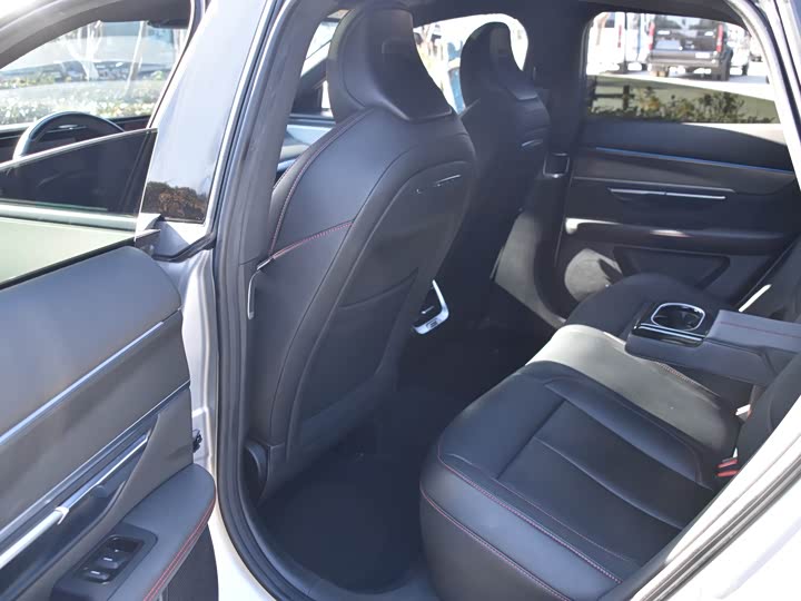 Фото 10 - XPeng P7