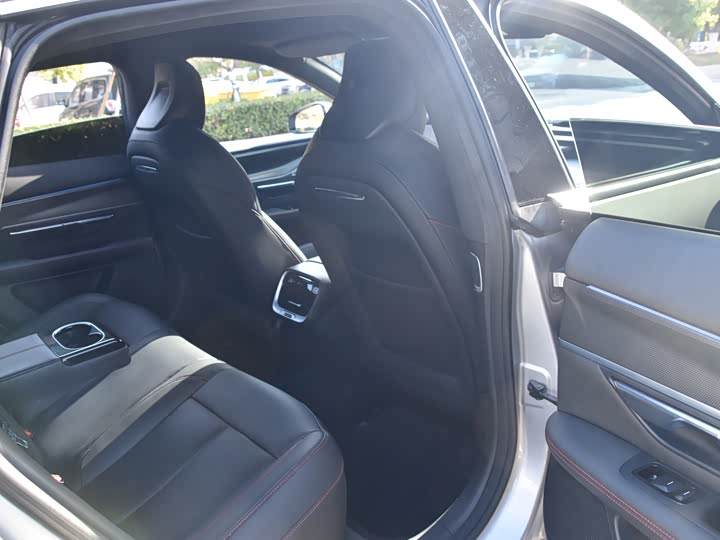 Фото 12 - XPeng P7