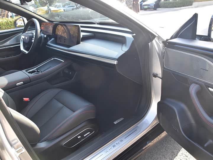 Фото 14 - XPeng P7