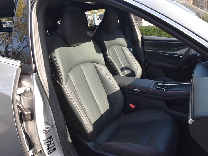 Фото 15 - XPeng P7