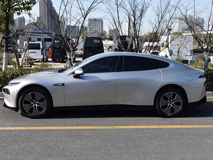 Фото 2 - XPeng P7