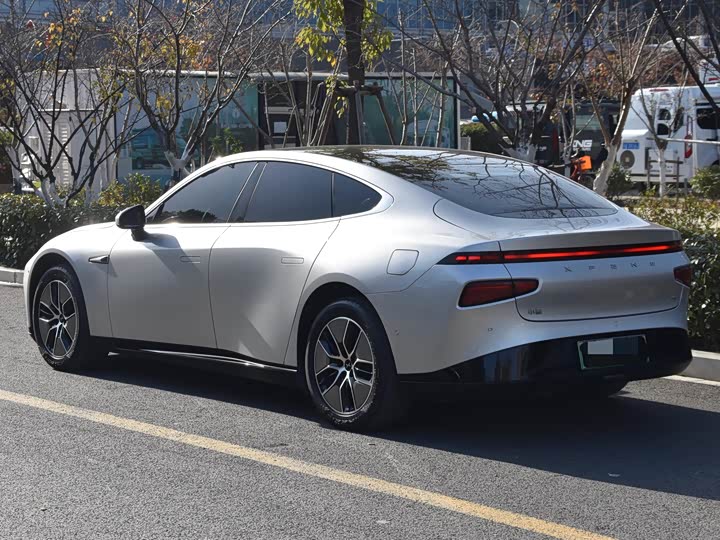 Фото 3 - XPeng P7