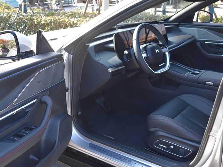 Фото 8 - XPeng P7