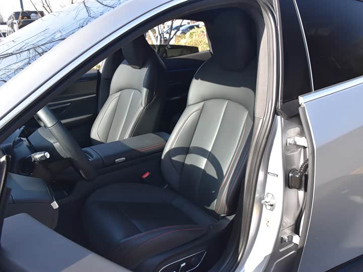 Фото 9 - XPeng P7