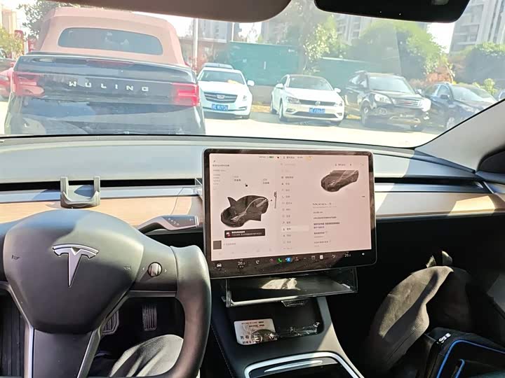 Фото 10 - Tesla Model 3